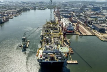 Petrobras projeta dívida estável e afasta dividendos extraordinários