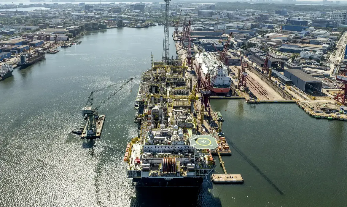 Petrobras projeta dívida estável e afasta dividendos extraordinários