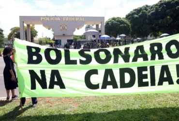 Bolsonaro permanece em cela da PF com 12 m² e estrutura básica