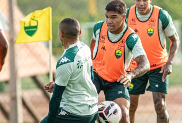Cuiabá x Goiás: Onde assistir e prováveis escalações pela Série B do Brasileirão. Imagem: AssCom Dourado