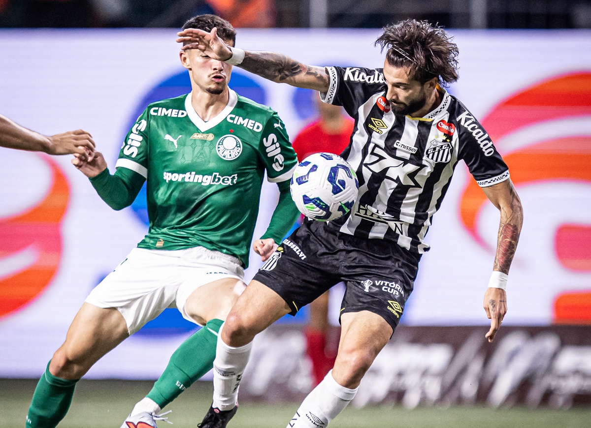 Santos x Palmeiras: onde assistir, escalações e tudo sobre o clássico paulista no Brasileirão 2025. Imagem: Raul Baretta/Santos FC