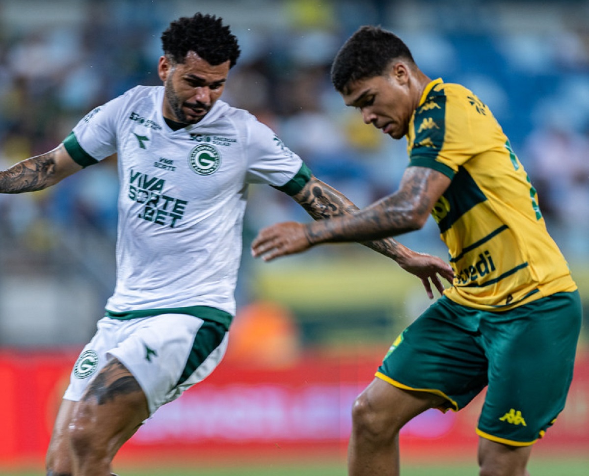 Lance do jogo entre Cuiabá x Goiás. Imagem: AssCom Dourada
