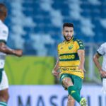 Lance do jogo entre Cuiabá x Goiás. Imagem: AssCom Dourada