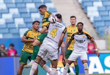 Lance de Cuiabá x Criciúma. Imagem: AssCom Dourado