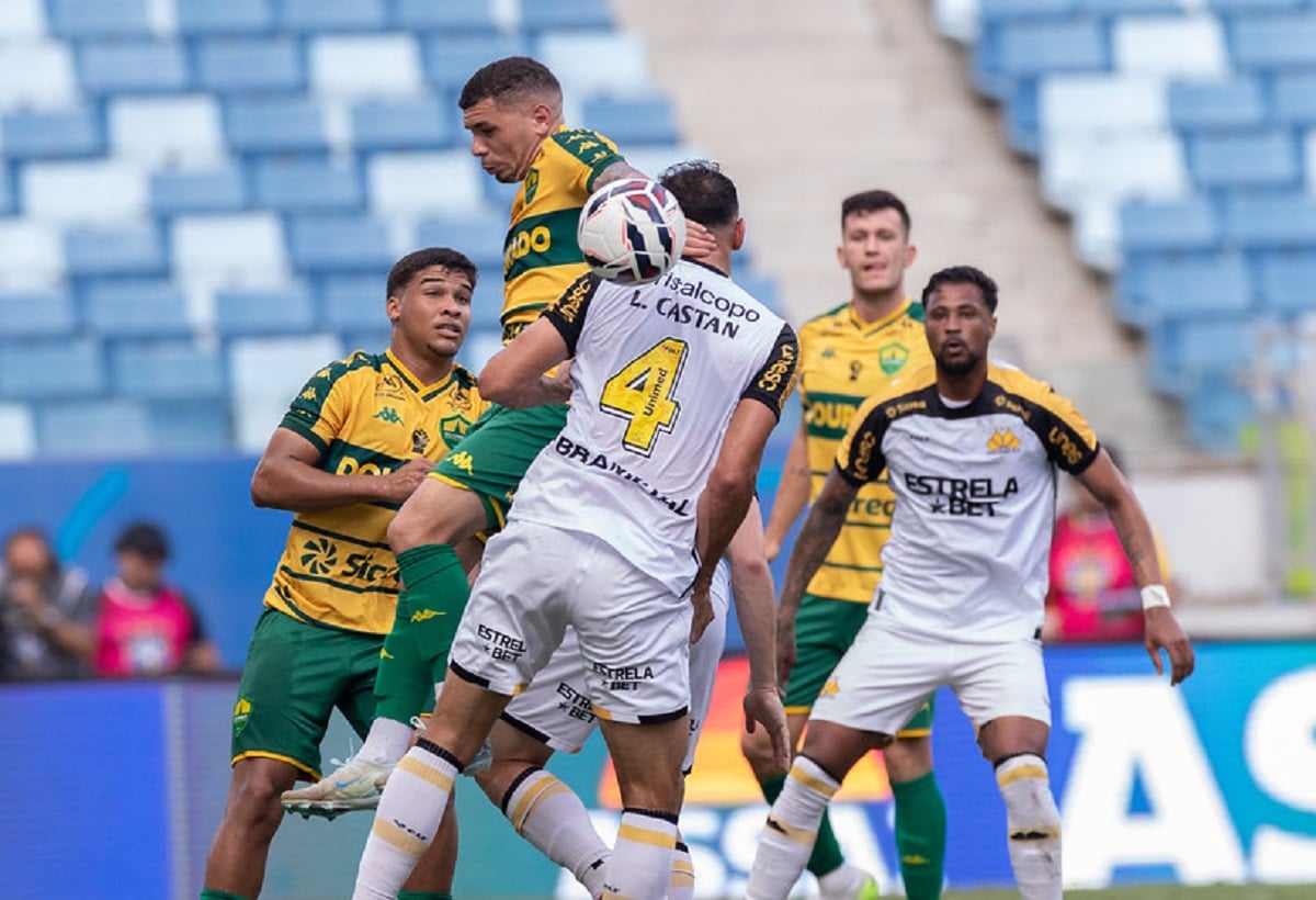 Lance de Cuiabá x Criciúma. Imagem: AssCom Dourado