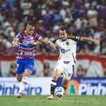 Everson; Ruan, Vitor Hugo, Junior Alonso e Igor Gomes; Alan Franco, Alexsander, Bernard e Guilherme Arana; Hulk e Dudu. Técnico: Jorge Sampaoli. Imagem: Pedro Souza/Atlético