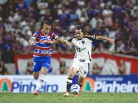 Everson; Ruan, Vitor Hugo, Junior Alonso e Igor Gomes; Alan Franco, Alexsander, Bernard e Guilherme Arana; Hulk e Dudu. Técnico: Jorge Sampaoli. Imagem: Pedro Souza/Atlético