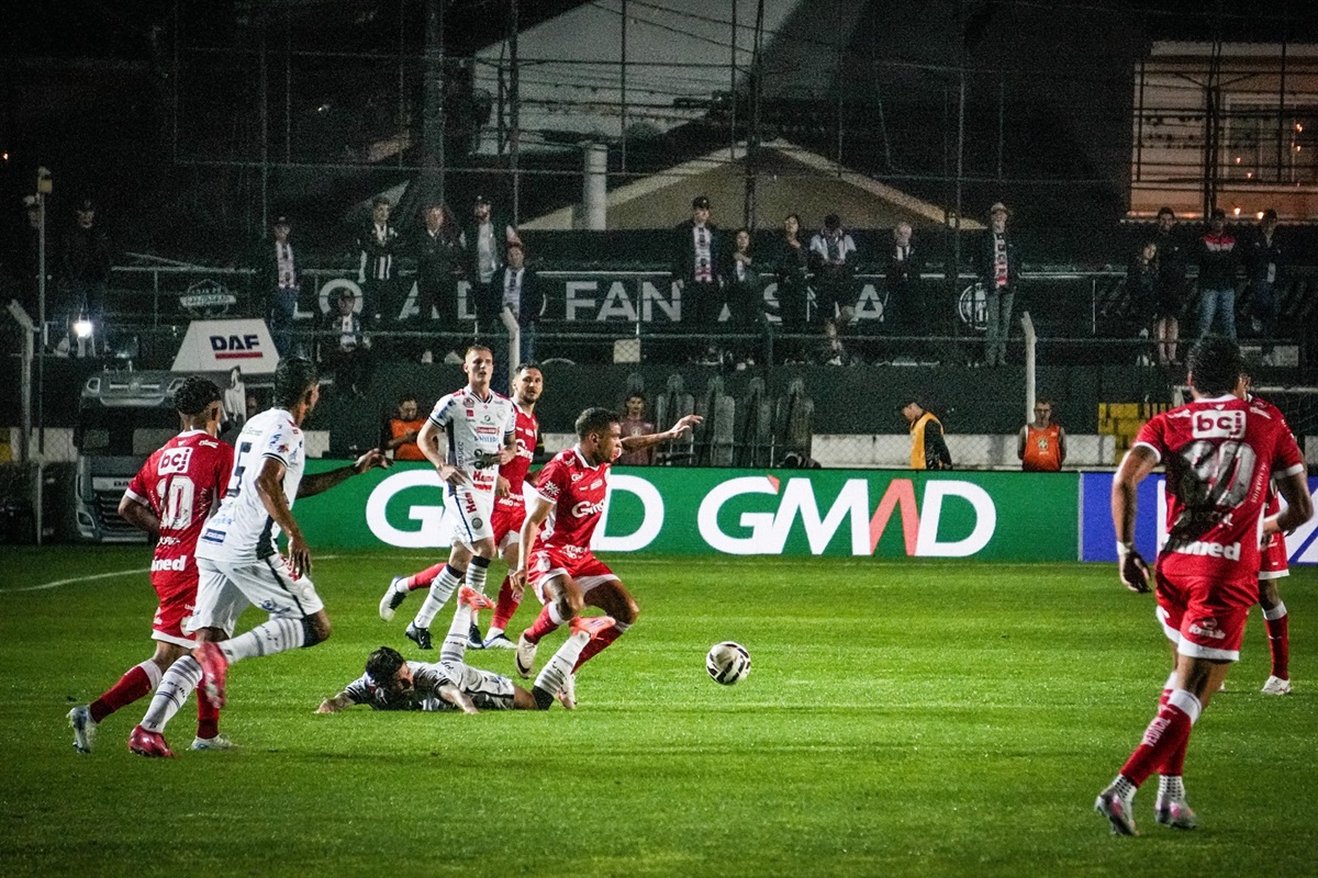 Vila Nova x Avaí: onde assistir e escalações pela 36ª rodada da Série B 2025. Imagem: Divulgação Vila Nova