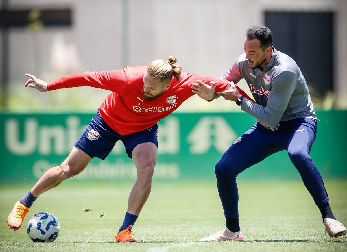 Bragantino x Fortaleza: onde assistir e tudo sobre o duelo decisivo pela 36ª rodada. Imagem: Ari Ferreira/Red Bull Bragantino