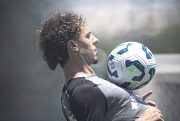 Vasco x Mirassol: onde assistir, escalações e tudo sobre o duelo decisivo do Brasileirão. Imagem: Matheus Lima/Vasco