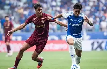 Flamengo vence, encosta no líder e reacende disputa pelo título