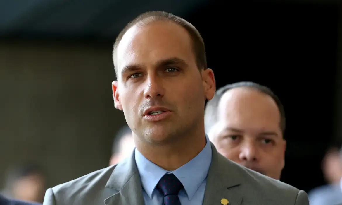 STF agenda julgamento de Eduardo Bolsonaro por coação