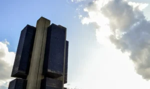 Selic deve ser mantida em 15% na penúltima reunião do Copom