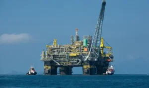 Eficiência da Petrobras impulsiona lucro mesmo com queda do Brent