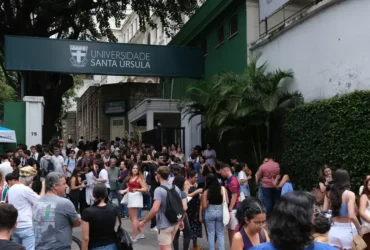 Estudantes podem revisar para o Enem 2025 usando aplicativo do MEC