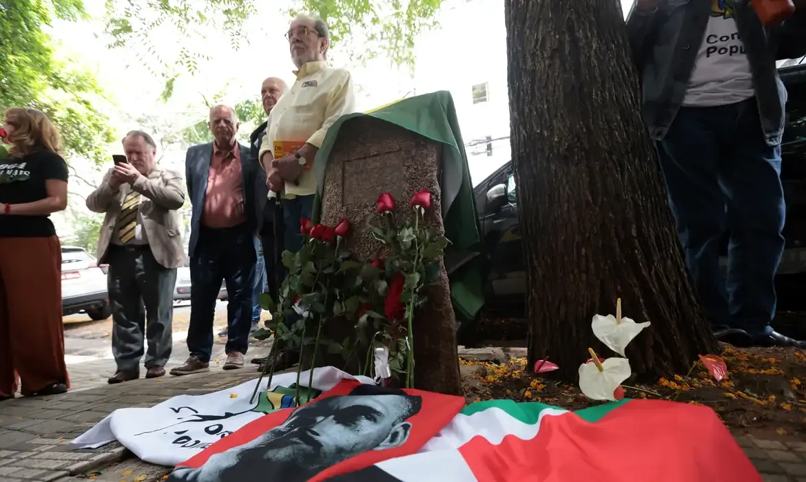 Ato relembra 56 anos da morte de Carlos Marighella em São Paulo