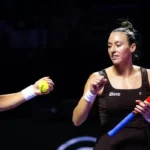 Stefani e Babos se aproximam da semi do WTA Finals após vitória contra russas
