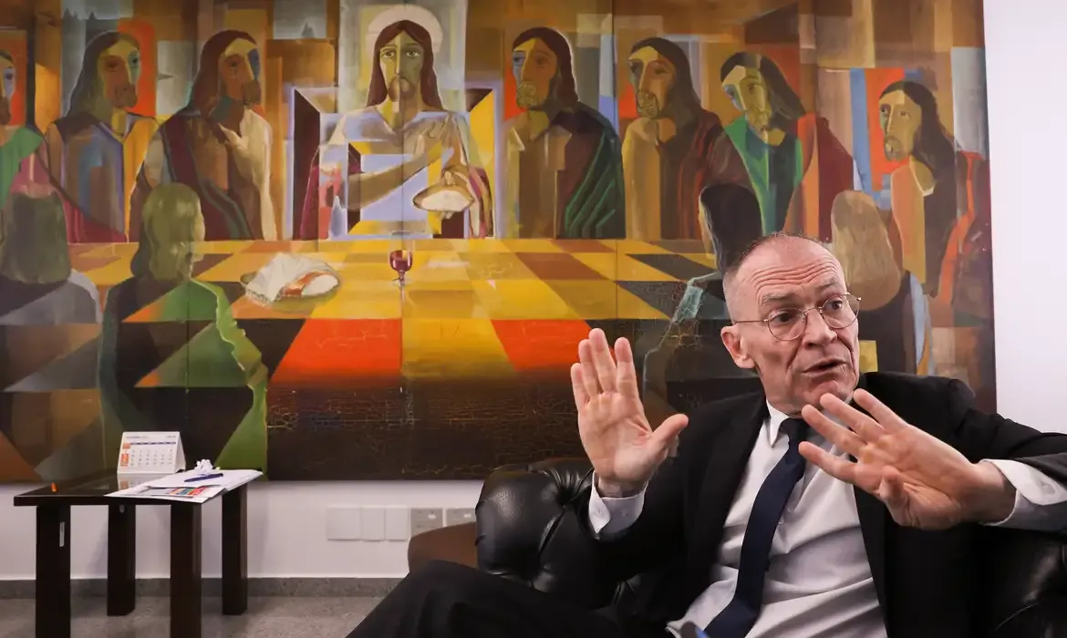 Segurança não deve ser romantizada, afirma Contarato na CPI do Crime Organizado