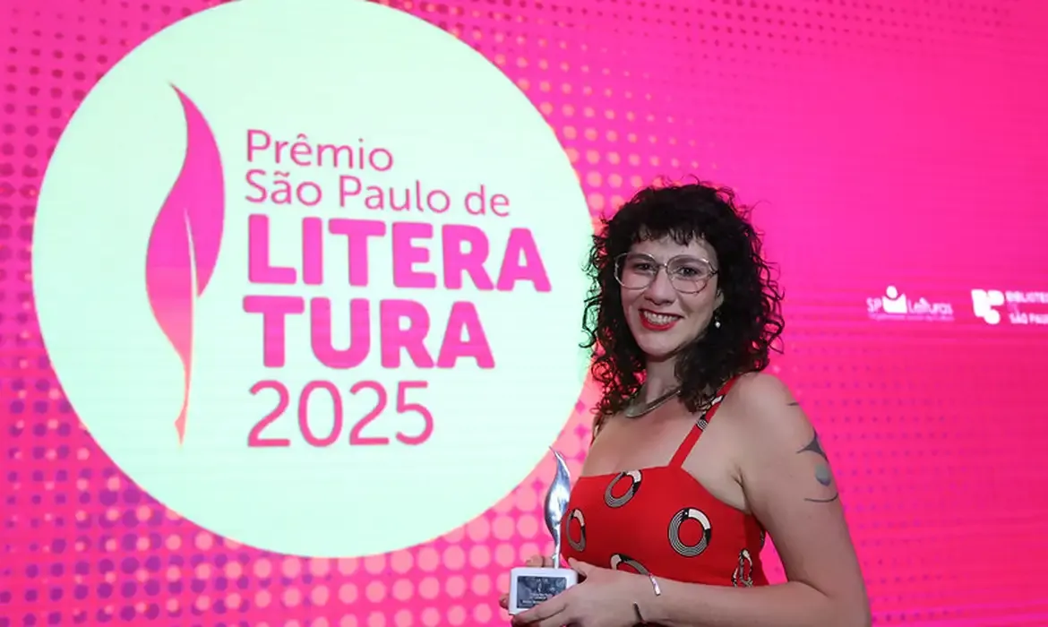 Literatura celebra vitória de Mariana Salomão Carrara no Prêmio São Paulo 2025