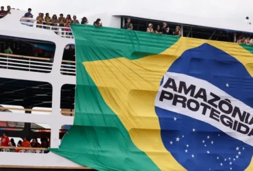 Barqueata em Belém une povos por justiça climática e social durante a COP30