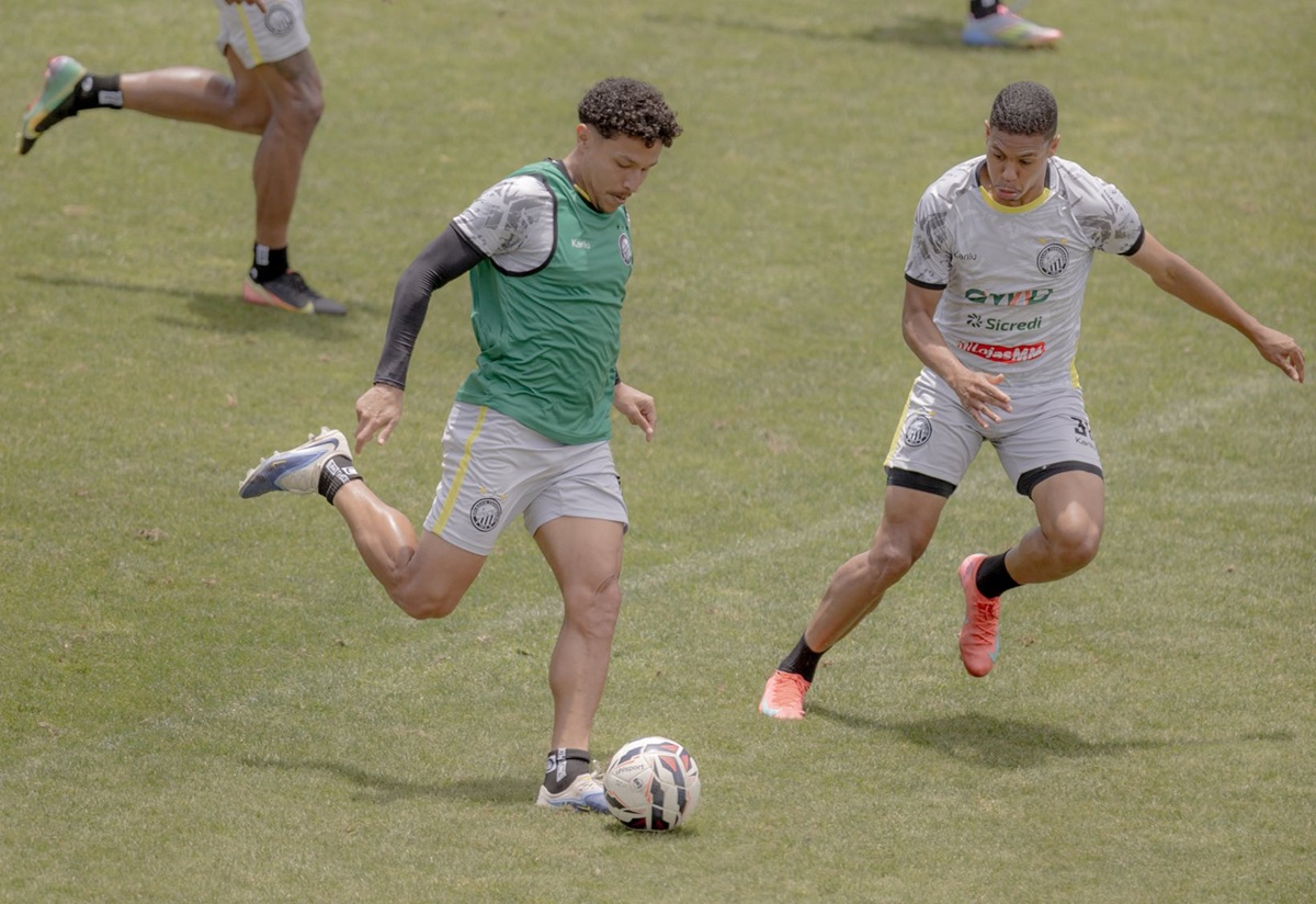 Atlético-GO x Operário: onde assistir, escalações e tudo sobre o jogo da penúltima rodada da Série B 2025. Imagem: @andreoito • OFEC