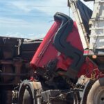 Colisão entre caminhões e Hilux deixa um ferido na BR-163 em Lucas do Rio Verde