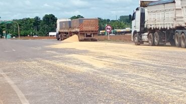 Acidente ocorreu em frente à unidade da 3 Tentos; apesar do impacto, nenhum dos motoristas ficou ferido