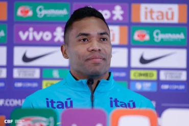 Alex Sandro valoriza cada minuto na Seleção Brasileira