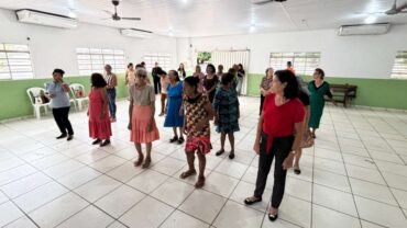 ‘Bailes de Idosos’ são retomados nos CRAS de Várzea Grande