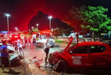 Bombeiros atendem colisão frontal na BR-070 em Campo Verde