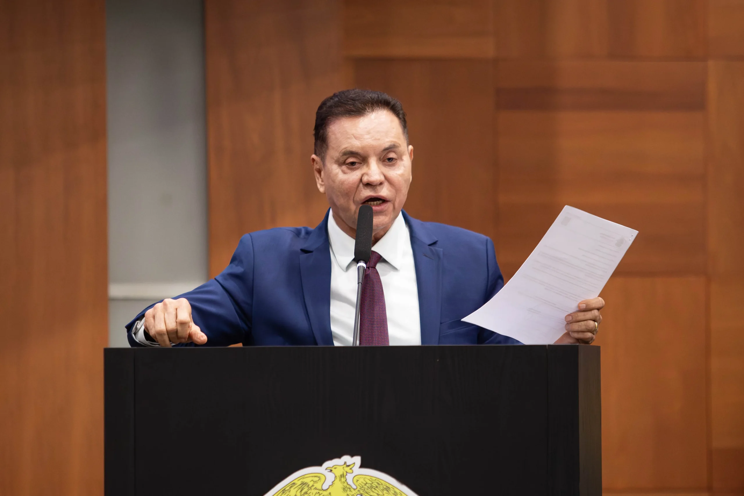 Botelho cobra transparência em contratos do Detran-MT