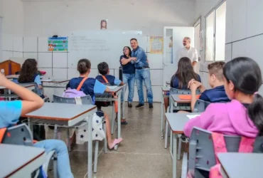 Botelho reforça apoio à educação em visita a escola espírita