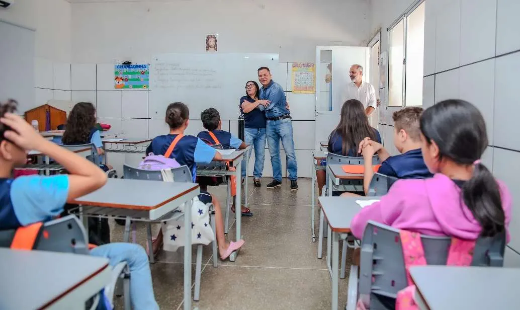 Botelho reforça apoio à educação em visita a escola espírita
