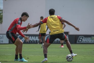 Atlético-GO x Operário: onde assistir, escalações e tudo sobre o jogo da penúltima rodada da Série B 2025. Imagem: Bruno Corsino
