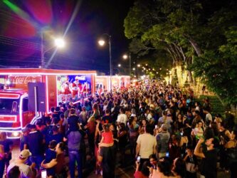 Caravana de Natal da Coca-Cola chega a Lucas do Rio Verde no dia 5 com desfile iluminado