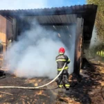 Bombeiros contêm incêndio em madeireira em Sinop