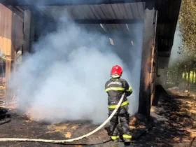 Bombeiros contêm incêndio em madeireira em Sinop