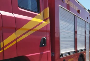 Incêndio é controlado após tombamento de caminhão na MT-358