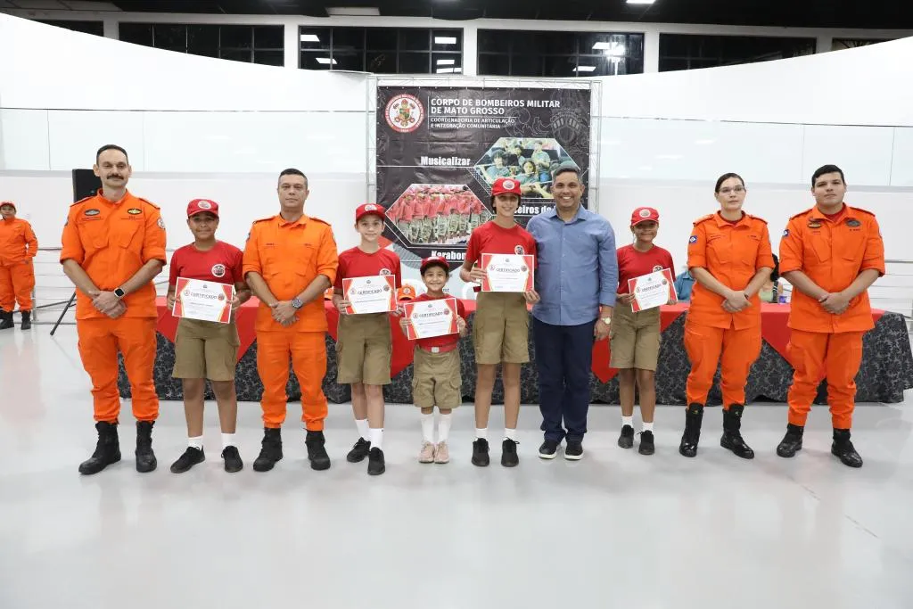 Corpo de Bombeiros forma 350 alunos na Baixada Cuiabana