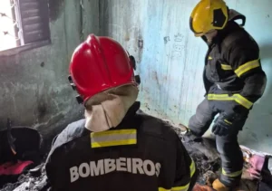 Bombeiros controlam incêndio em residência em Sinop