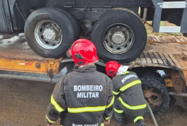 Incêndio em carreta prancha mobiliza equipes na BR-070