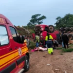 Motorista é socorrida após capotamento na BR-163