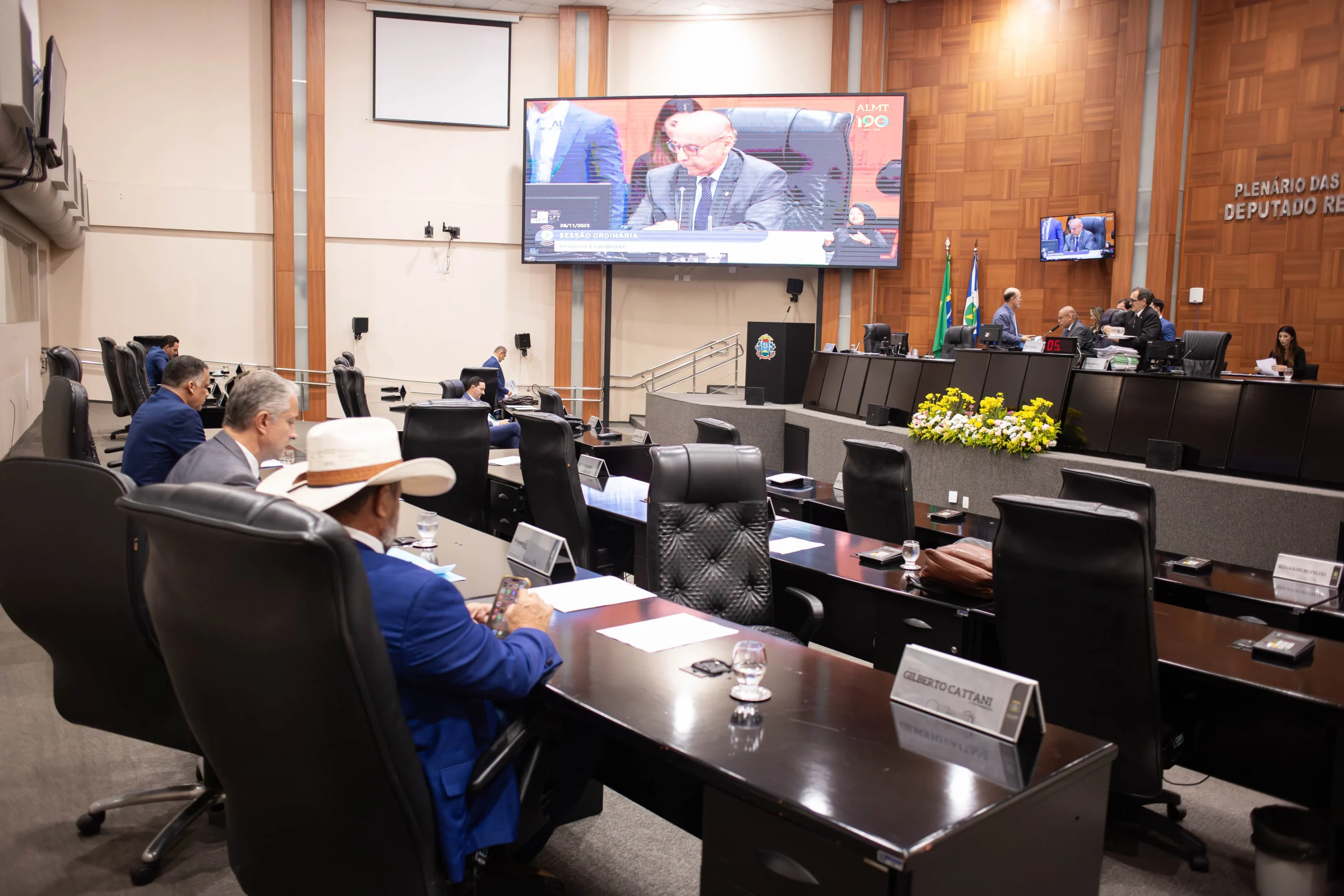 Resposta ao Feminicídio: Projeto aprovado coloca órfãos entre prioridades do Programa Estadual de Habitação