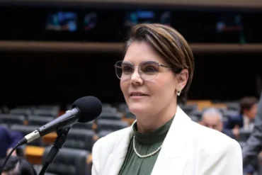 GOLPE NOS APOSENTADOS | “É o começo da justiça sendo feita”, diz Coronel Fernanda sobre prisão do ex-presidente do INSS e aprovação de requerimento amicus curiae no STF