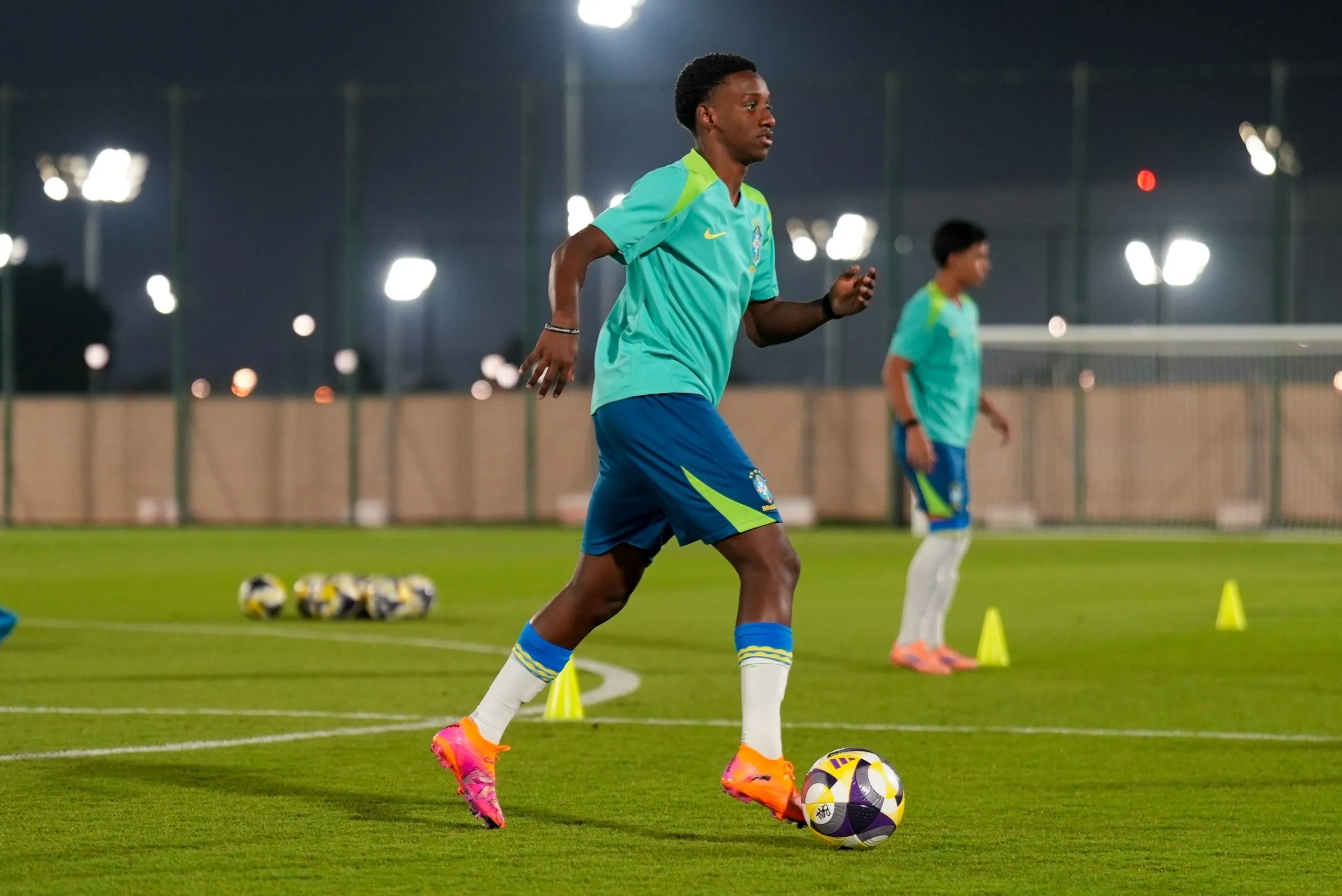 Seleção Sub-17 mira vaga e reforça concentração