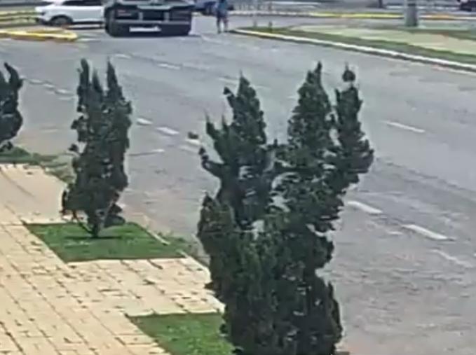 Vídeo mostra que caminhoneiro não percebeu a aproximação do pedestre antes de manobra que resultou na morte de José Ferreira de Oliveira, de 90 anos; Polícia Civil utiliza imagens para concluir inquérito