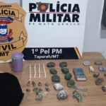 Jovem de 19 anos foi detido com cocaína, pasta-base e maconha; quarto usado pelo irmão também continha entorpecentes