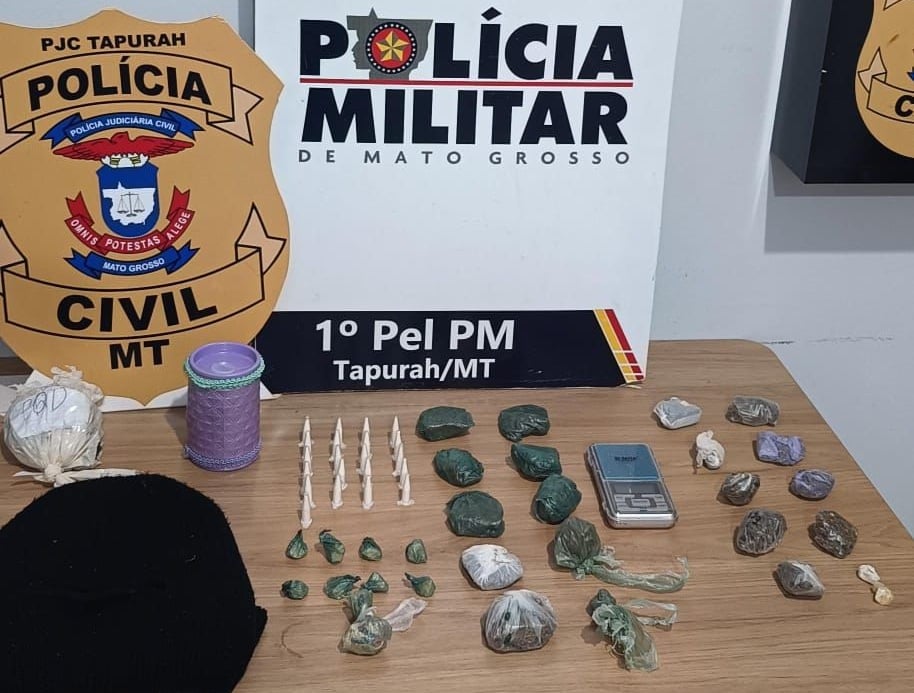 Jovem de 19 anos foi detido com cocaína, pasta-base e maconha; quarto usado pelo irmão também continha entorpecentes