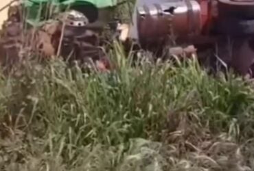 Acidente ocorreu entre Matupá e Guarantã do Norte; caminhonete invadiu pista contrária e bateu de frente com carreta carregada de milho