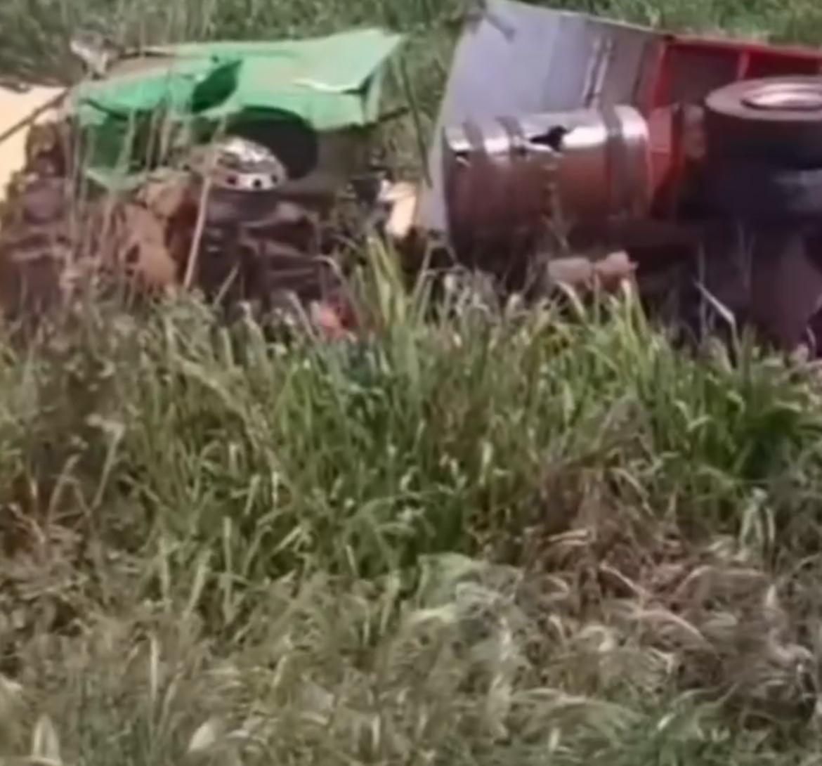 Acidente ocorreu entre Matupá e Guarantã do Norte; caminhonete invadiu pista contrária e bateu de frente com carreta carregada de milho